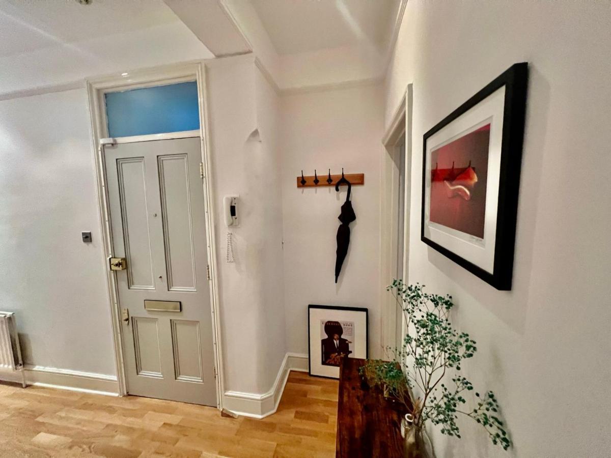 Spacious Flat With Huge Patio In Londra